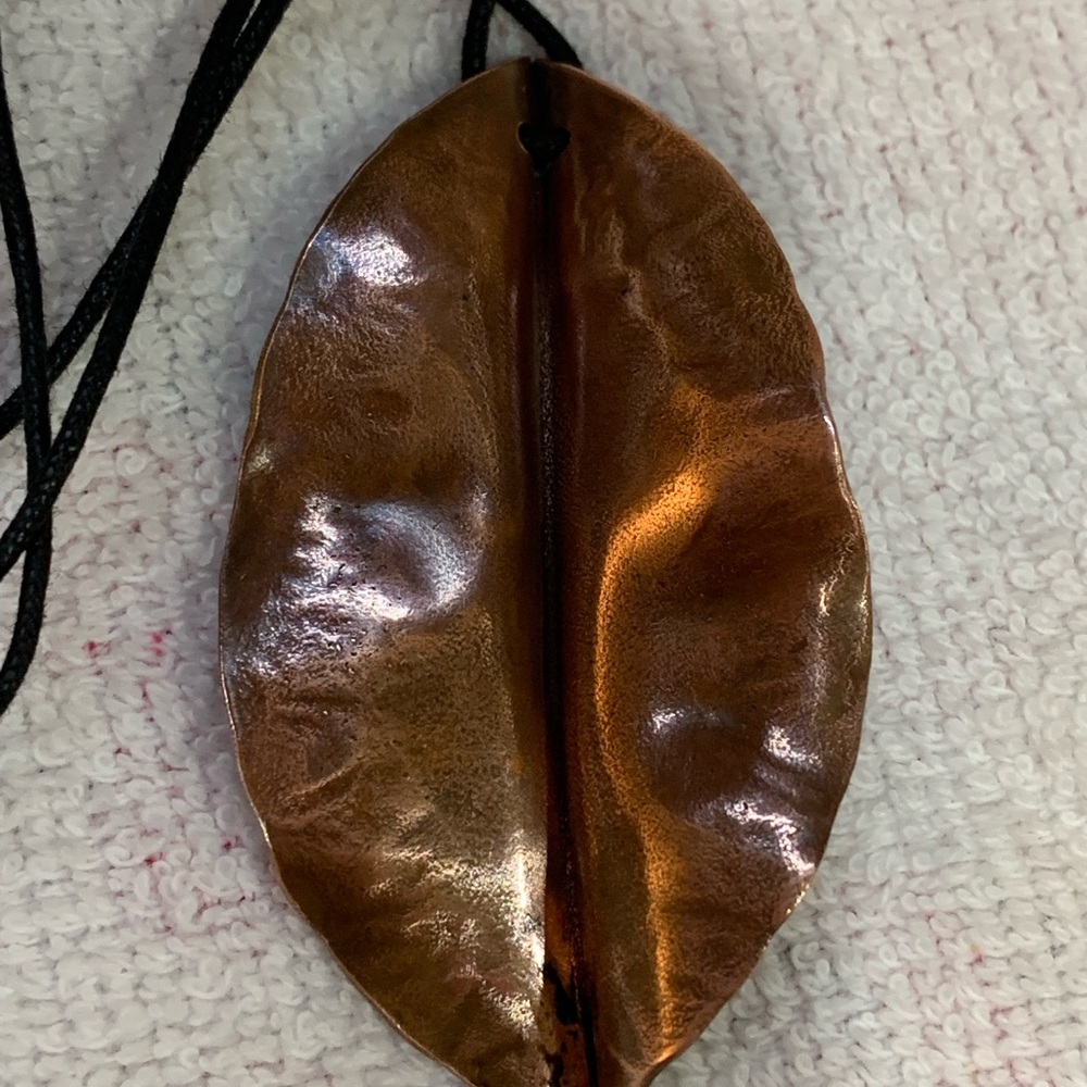 Georgia O’Keefe inspired Copper Leaf Pendant Necklace - Picture 5 of 9